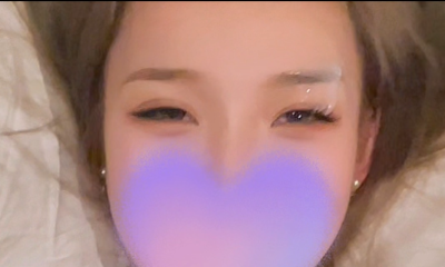 最后射到了顶美学妹的大眼睛上，无声半露脸